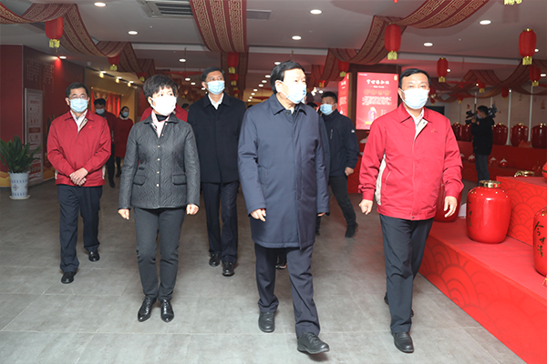 2021年2月3日，时任江苏省委书记、现任第十四届全国人大常委会委员、外事委员会主任委员娄勤俭视察99905cm银河酒业。